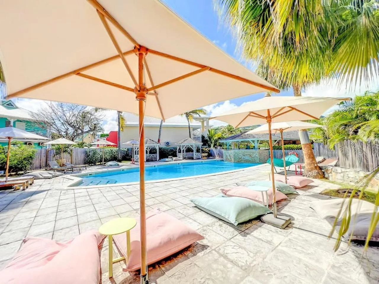 Plage 37 Orient Bay Beach Front With Pool Access Holiday home